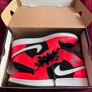 Air Jordan 1 MID (GS)